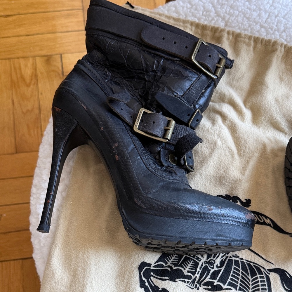 Burberry Prorsum Black Heeled Boots with Buckle Detail - Picture 4 of 7